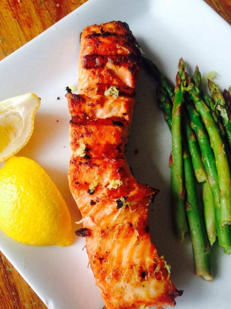 Simple Lemon Grilled Salmon - a healthy 21 Day Fix approved dinner recipe from Confessions of a Fit Foodie